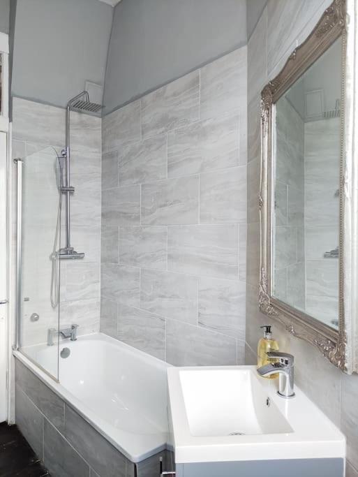 Beautiful Georgian New Town 2 Bed Apartment Edinburg Exteriör bild